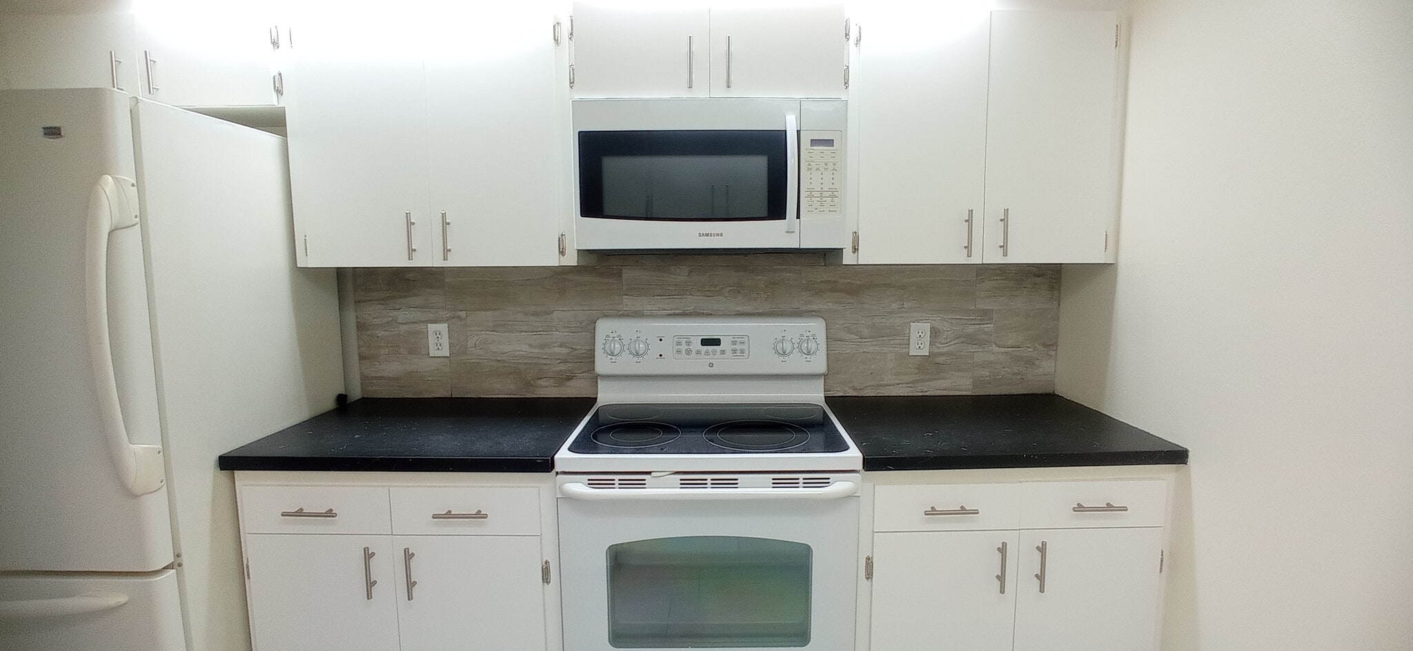 Building Photo - 2706 12th Ct