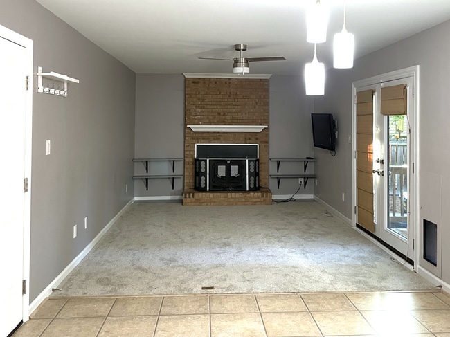 Building Photo - 105 Lone Tree Ct