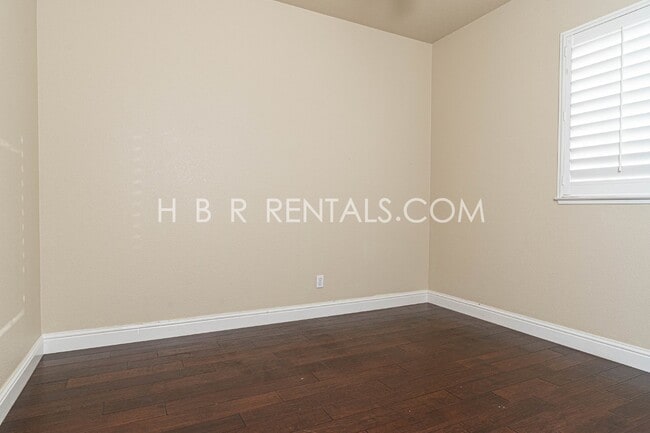 Building Photo - 422 Meyenberg Ave