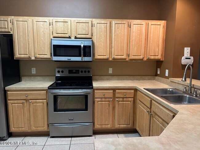 Building Photo - 3750 Silver Bluff Blvd