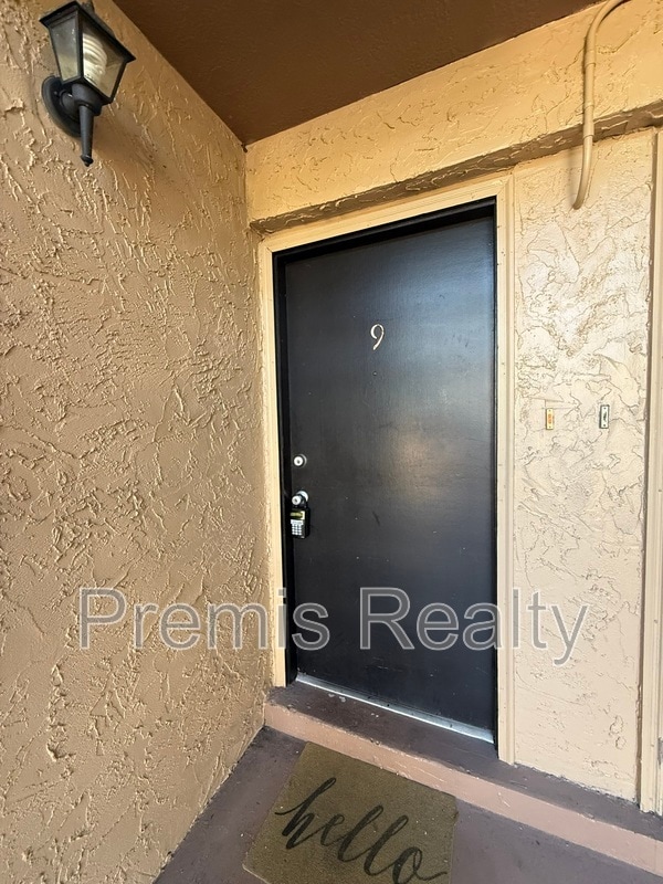 Building Photo - 1575 Greenlea Dr