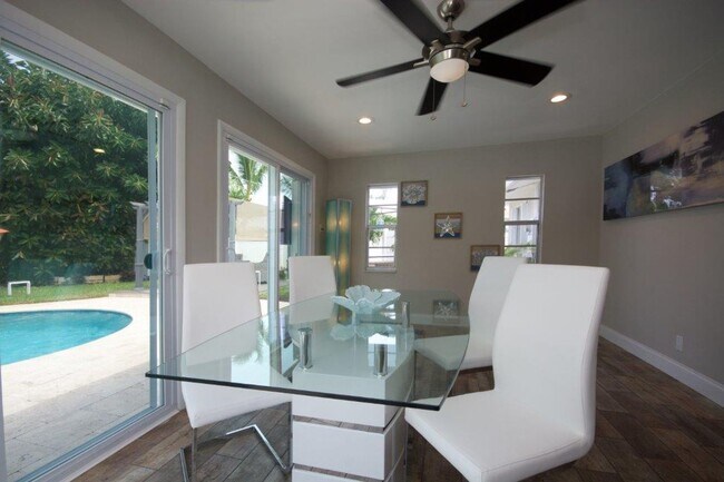 Building Photo - Step Into Sunshine: Modern Charm Meets Coa...