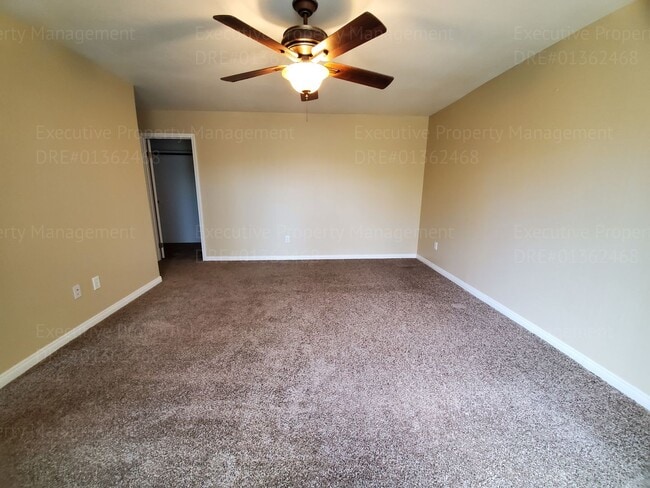 Building Photo - Spacious 4 bedroom 2 bathroom home