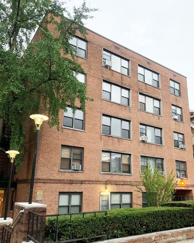 Building Photo - Martin Manor