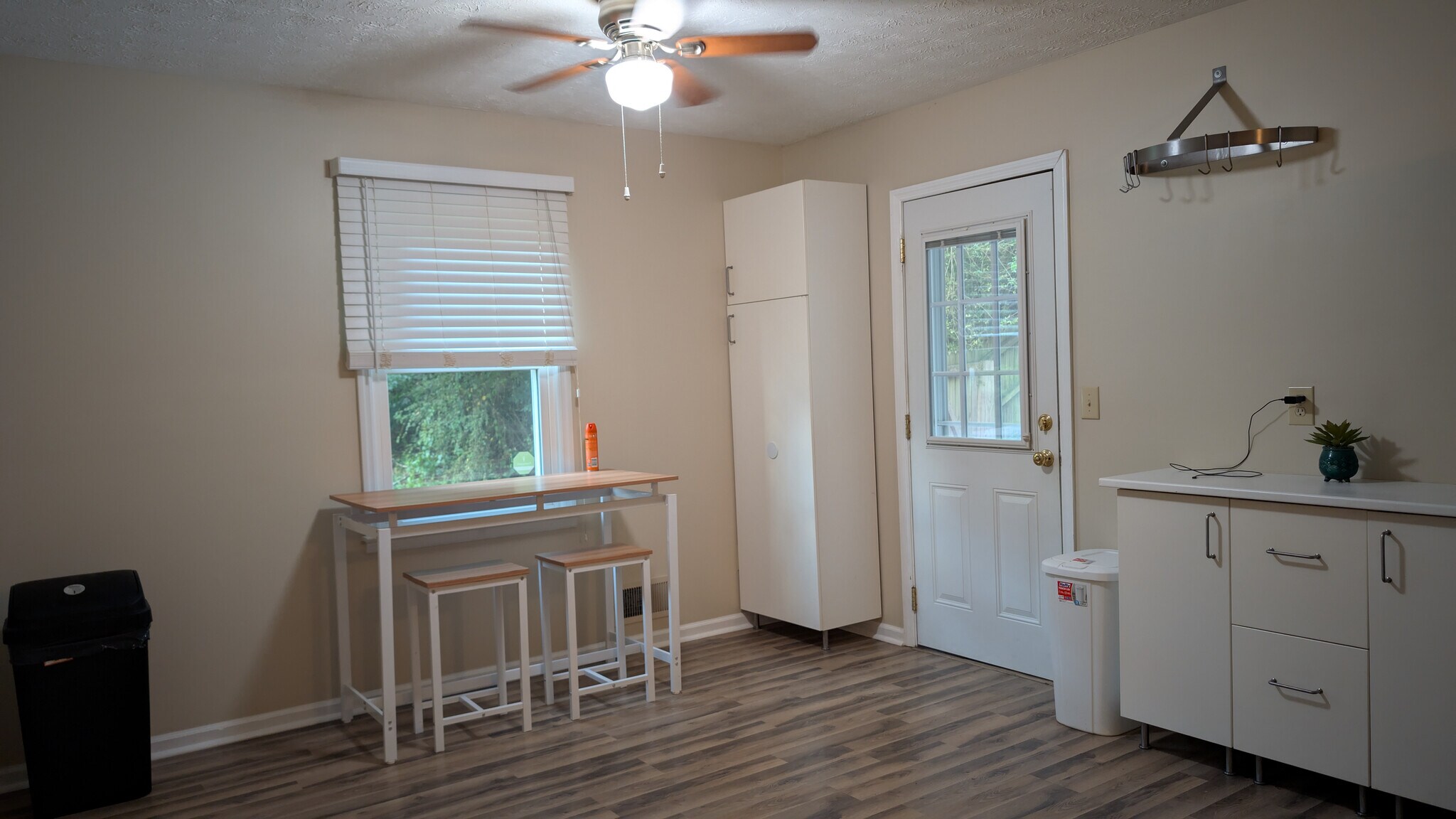 Building Photo - Room in Single Family Home on Karl Ct