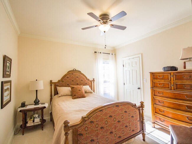 Building Photo - Lake Forest Subdivision. Enjoy all the amenities!