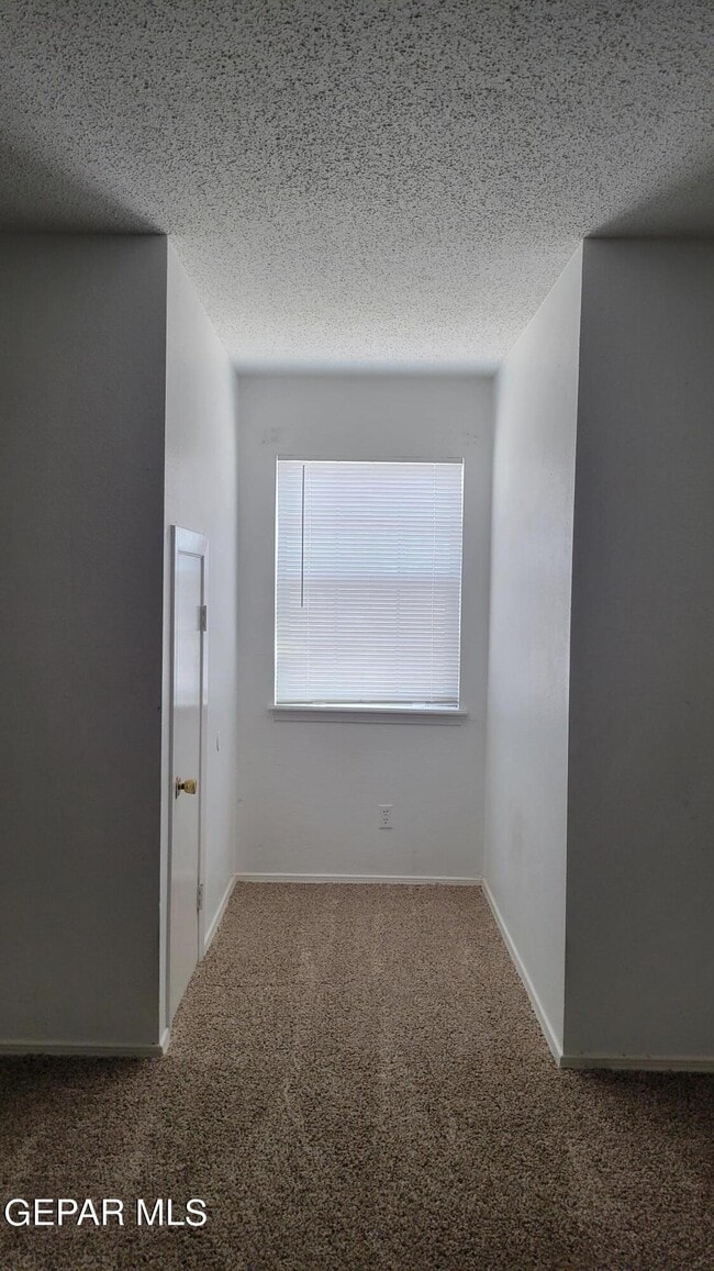 Building Photo - 1405 Cessna Dr