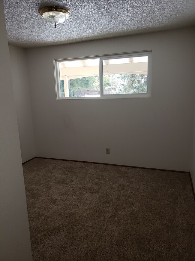Building Photo - 371 Ivanhoe Ave