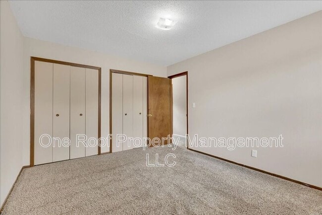 Building Photo - 701 Linwood Dr