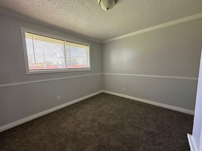Building Photo - 5301 Bel Aire Dr
