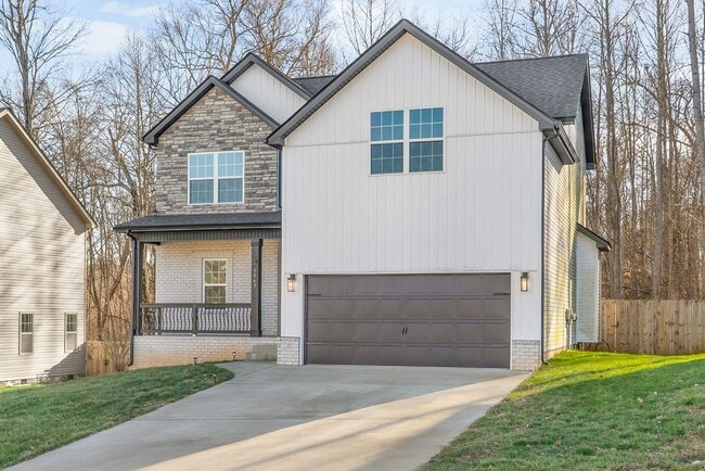 Building Photo - 3 Bedroom 2 1/2 Bath Dog Friendly Home For Rent!