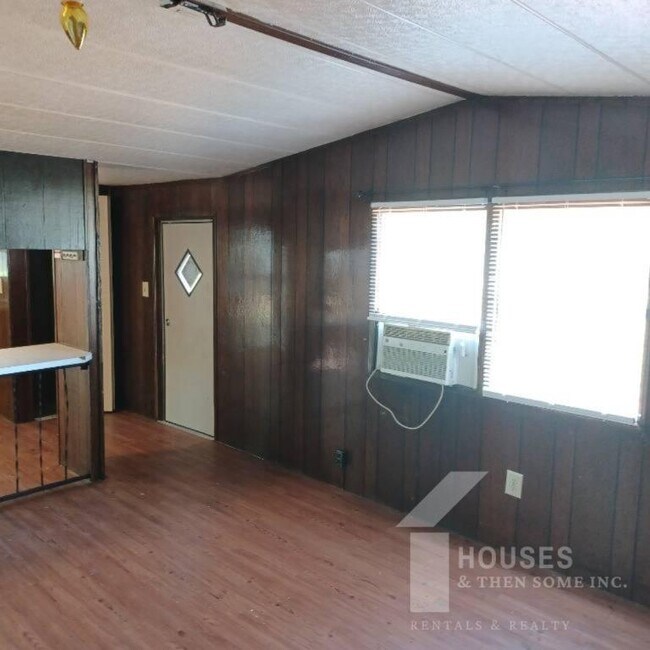 Building Photo - 110 Community Rd