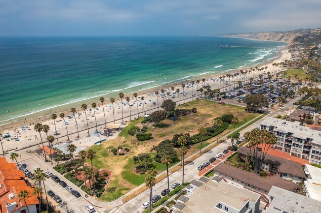 Building Photo - La Jolla Shores Living - Steps from the Be...