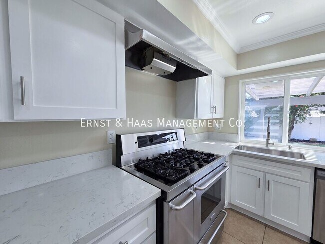 Building Photo - 926 E Bastanchury Rd