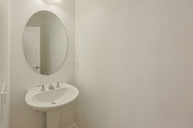Building Photo - La Mesa 2BR + Office Room Townhome-Style Condo with 2-Car Garage Parking