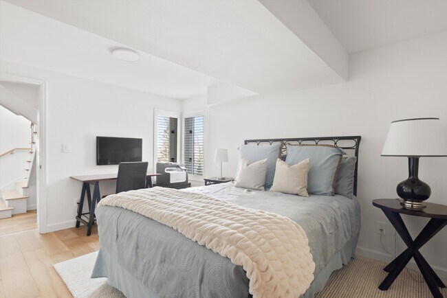 Building Photo - 18 Edgewood Ln