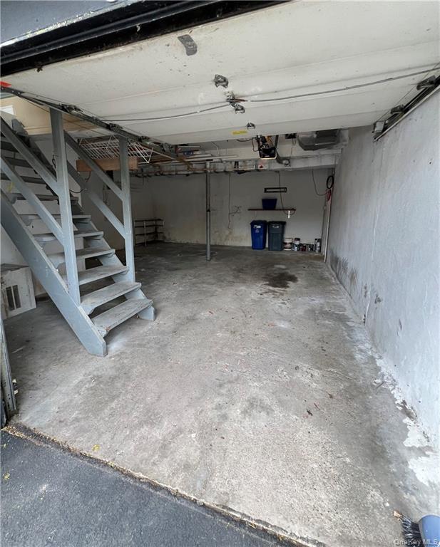 Building Photo - 3180 Lincoln Dr