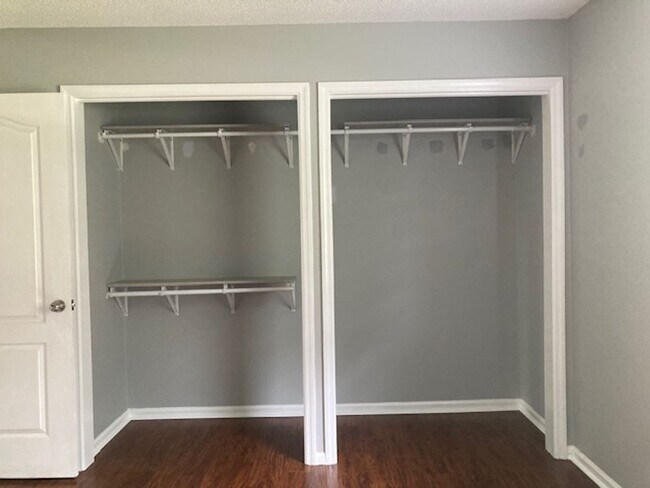 Building Photo - 3 bed 2 bath house, 1-car garage and fenced-in yard! Available May 15