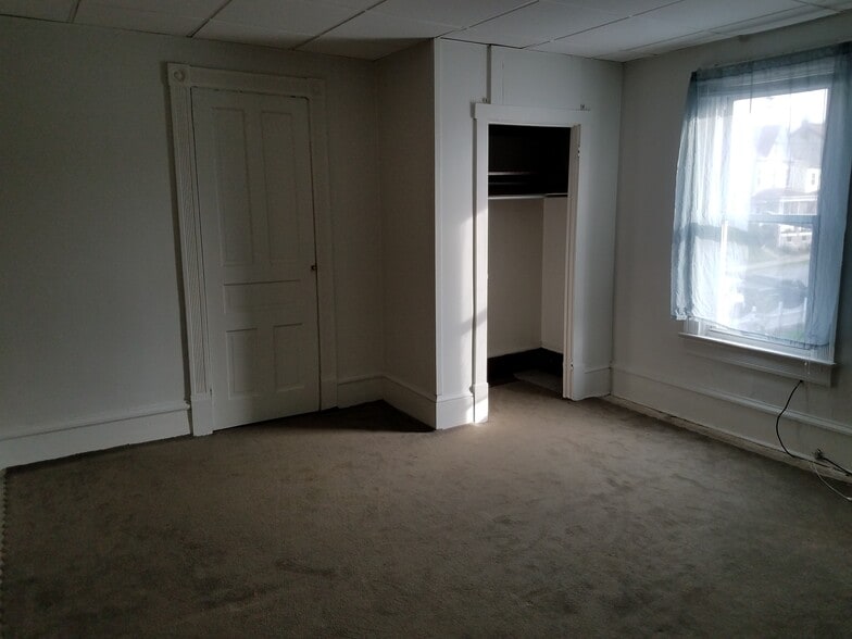 bedroom - 1718 2nd Ave