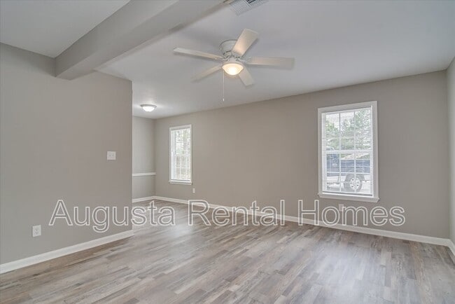 Building Photo - 168 Conifer Dr