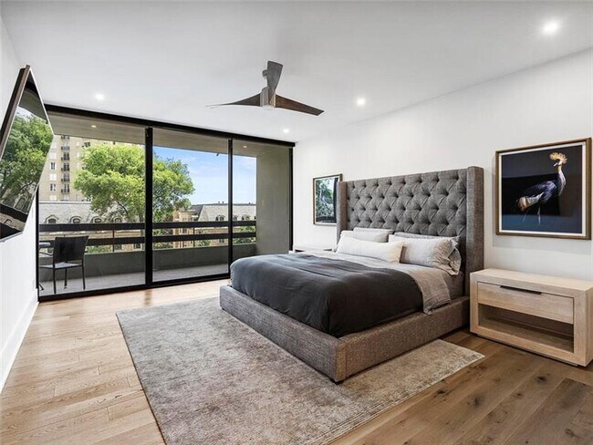 Building Photo - 2660 Peachtree Rd NW