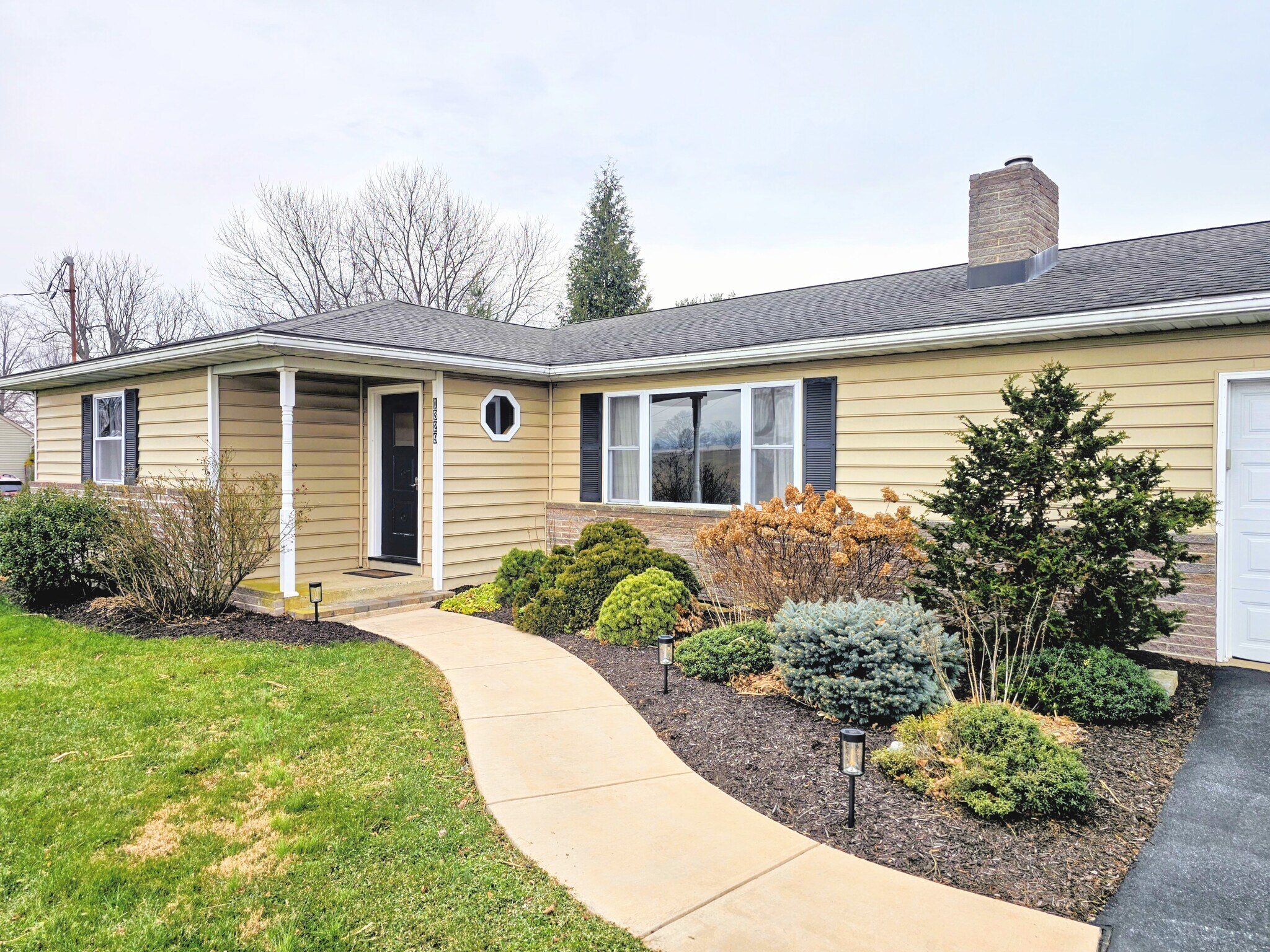 Building Photo - 1329 Landisville Rd