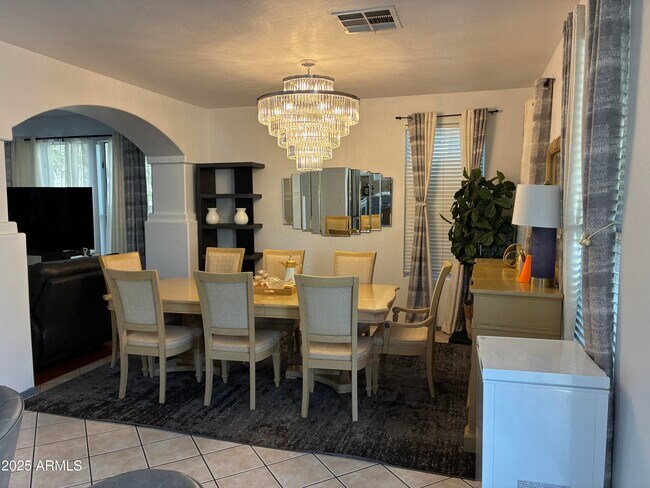 Building Photo - 13438 W Rose Ln