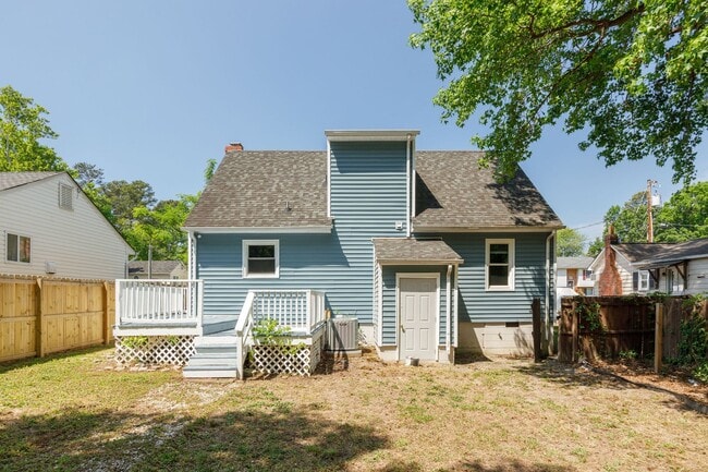 Building Photo - Completely Renovated 4 Bedroom/2 Bath Property off of Staples Mill Rd.! ****Available Beginning o...