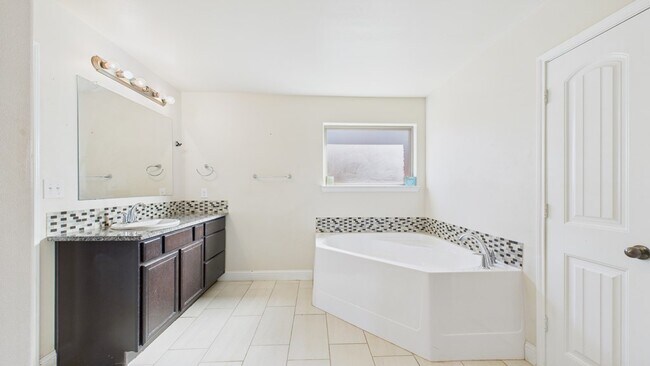 Building Photo - 9904 Aloe Ct