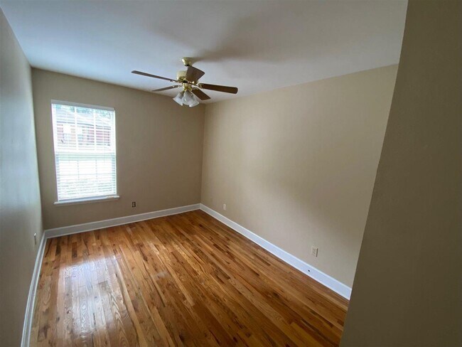 Building Photo - 2601 Cotuit Ln