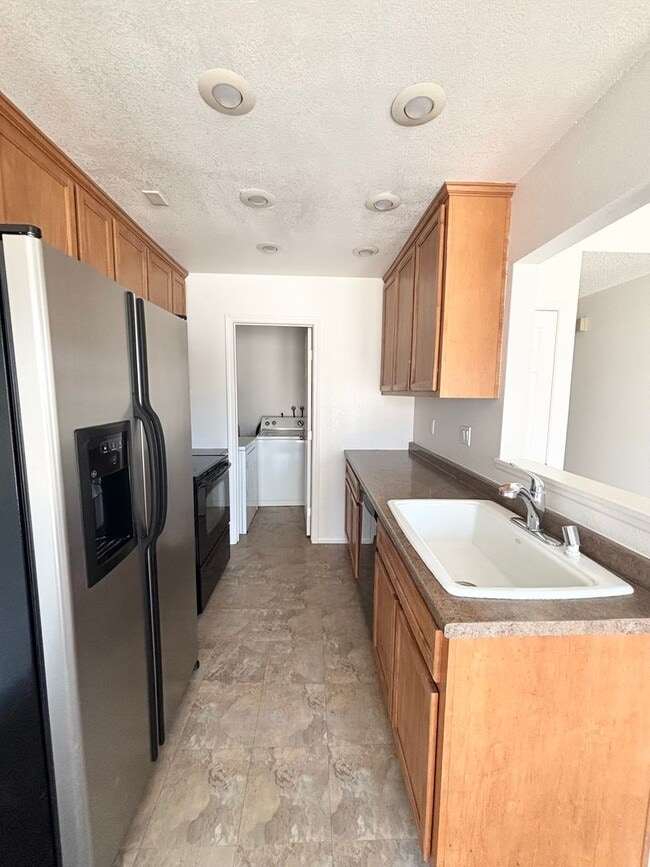 Building Photo - Beautiful Condo in the Village!
