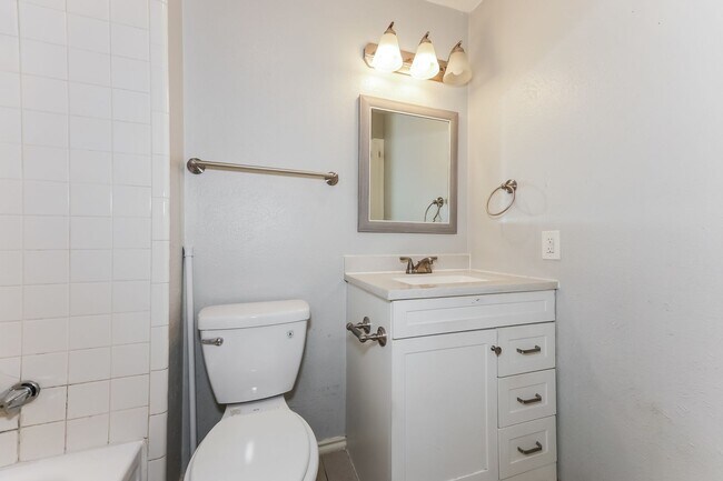 Building Photo - 3 BR/2BA | Updated Single Family Home | 1-Car Garage Parking | Great backyard!