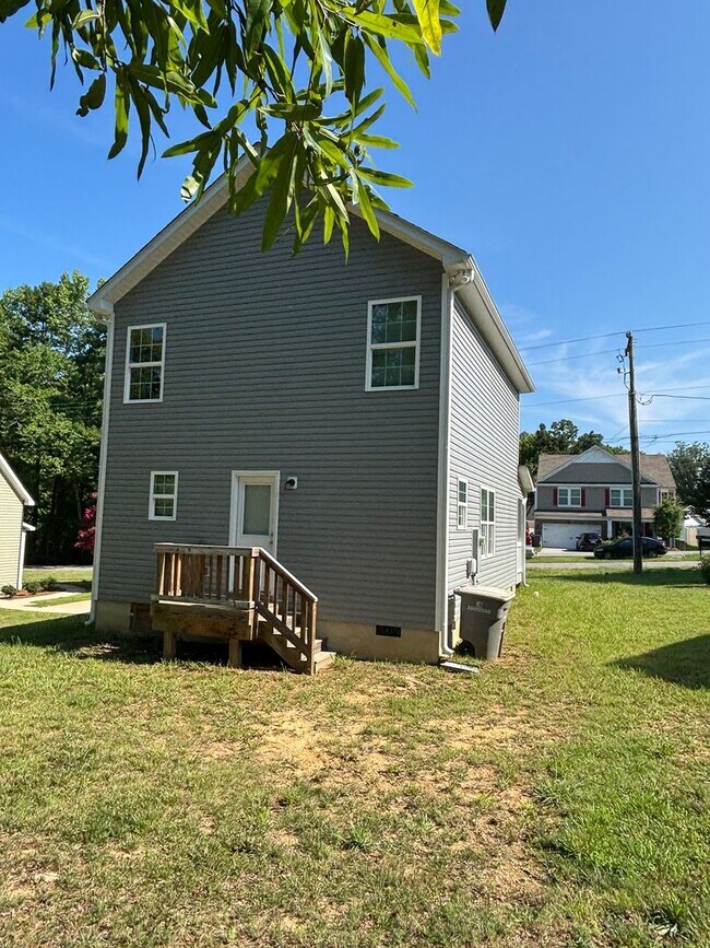 Building Photo - 1402 Martin Luther King Jr Ave