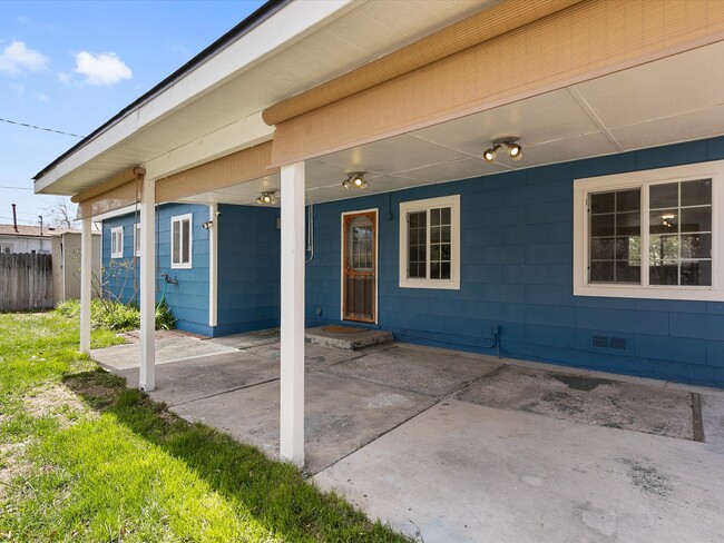 Building Photo - 1708 Probasco Way