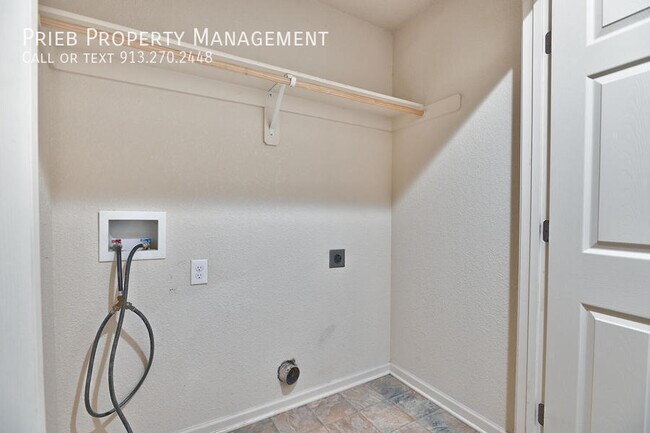 Building Photo - 310 N Ferrel St