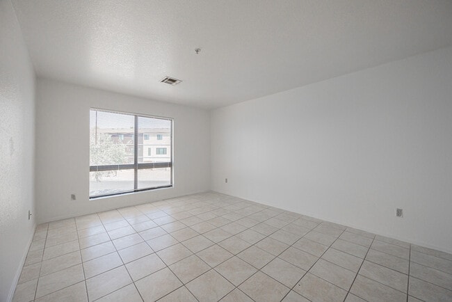 Building Photo - 16033 N 25th St