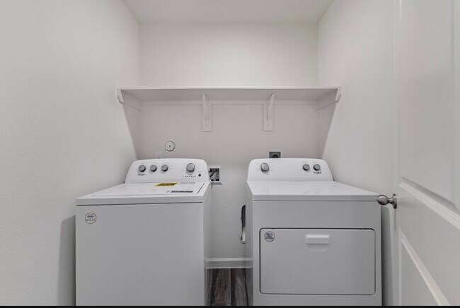 Building Photo - 27235 Blue Pool Dr