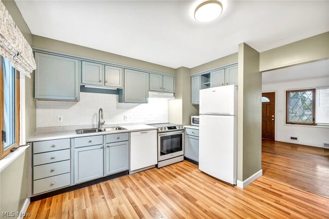 Building Photo - 24000 Knickerbocker Rd