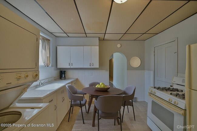 Building Photo - 1416 Capouse Ave