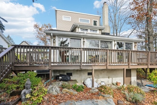 Building Photo - 197 Point Breeze Dr