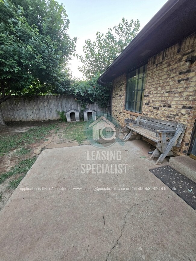 Building Photo - Charming Yukon 3 Bed 2 Bath Home