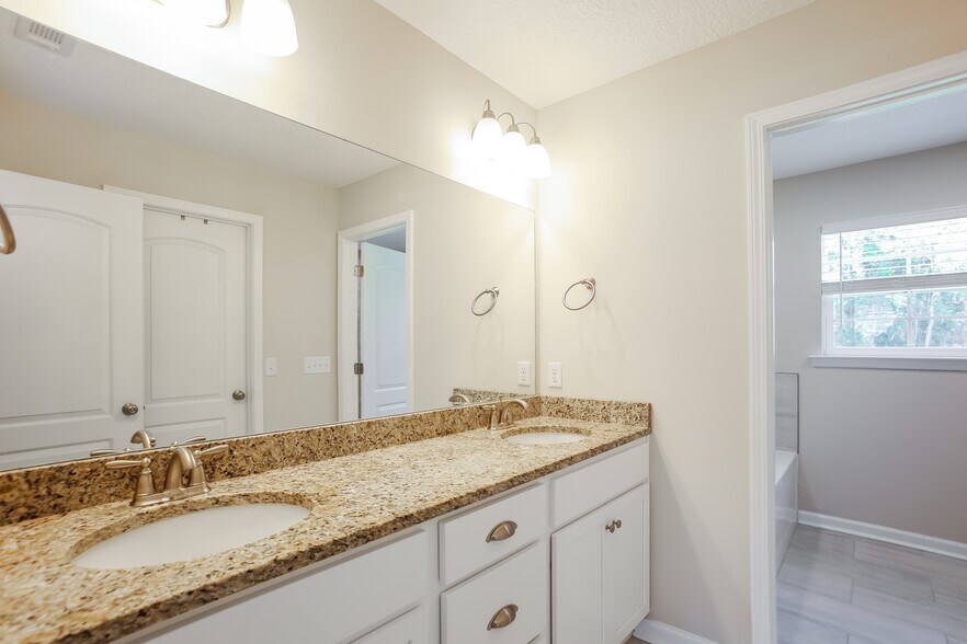 Building Photo - 308 Pecan Pointe Dr