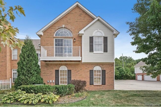 Primary Photo - 606 Olde English Cir