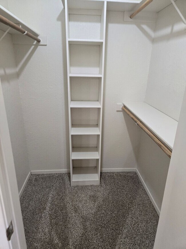 Building Photo - Affordable & Charming 2/1 Move in NOW!!!