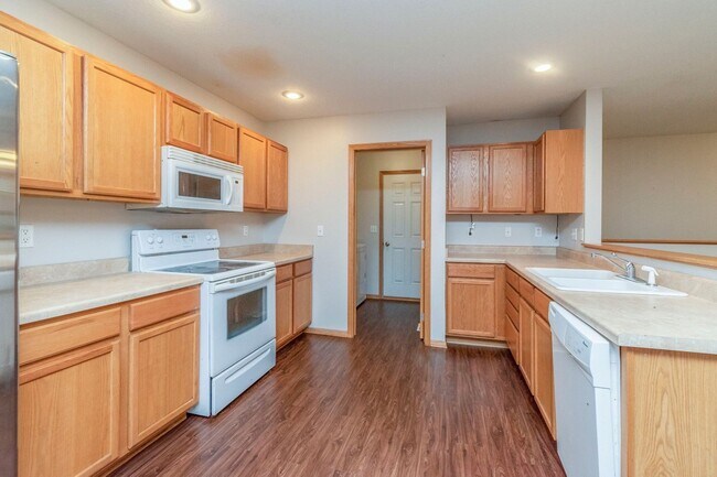 Building Photo - FULLY FENCED IN YARD!! 3 Bedroom, 2.5 Bathroom Home in Ankeny