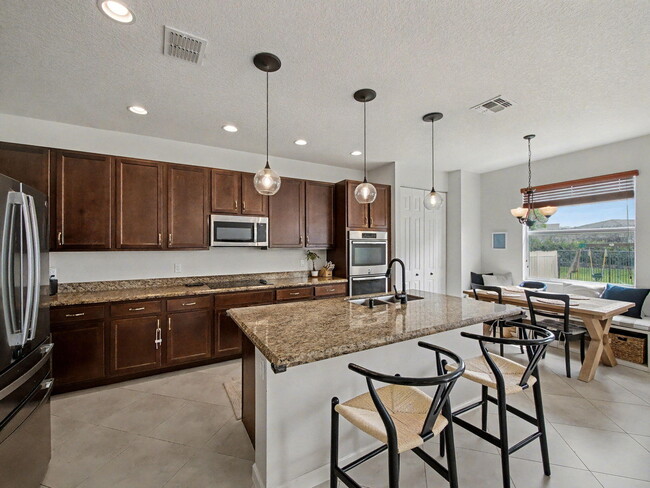 Building Photo - 11316 SW Barton Way