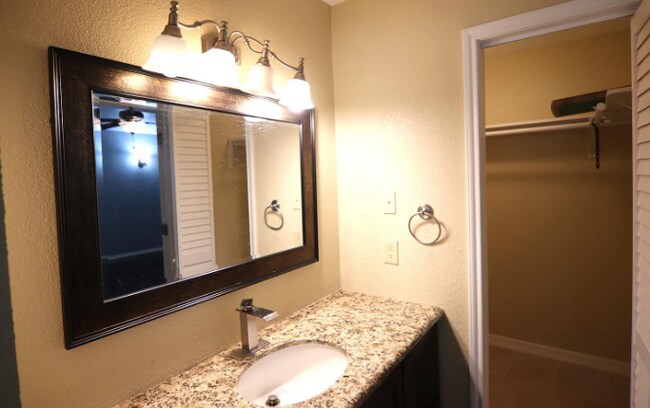 Building Photo - 9140 Monica St