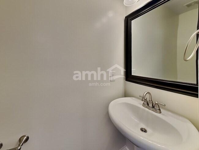 Building Photo - 1861 Cottage Grove Way