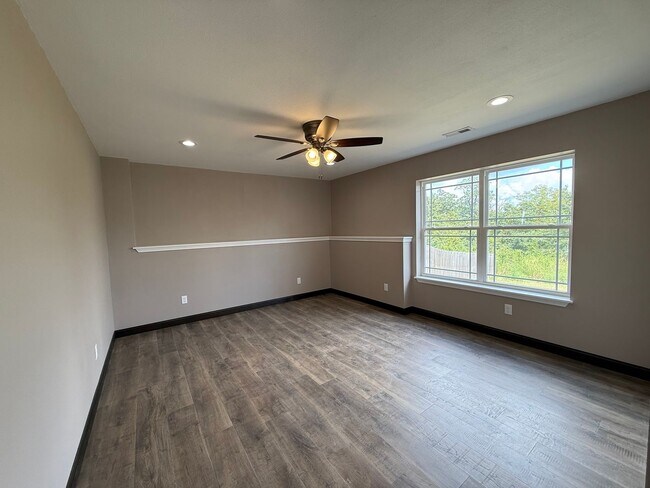 Building Photo - NEWLY REDESIGNED 4BR Basement home!!!!