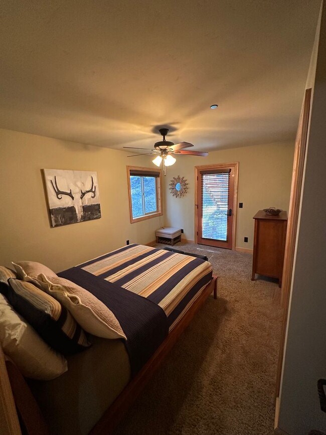 Building Photo - Beautiful Tahoe Donner Ski Lease